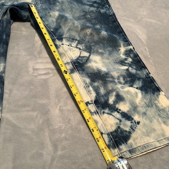 Chico’s Tie-Dye Crop Jeans - Picture 6 of 7